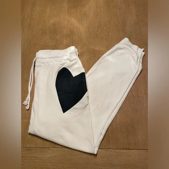 J. Crew Magic Rinse™ jogger pant with heart - Picture 3 of 4